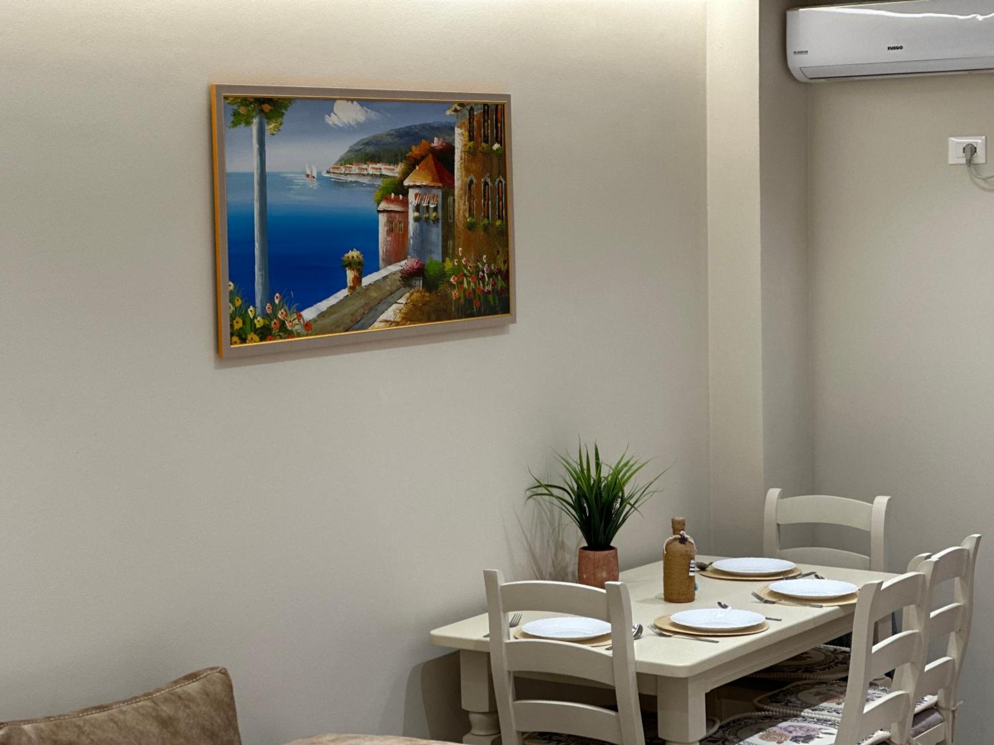 Beachfront Apartment With Balcony Vlorë Eksteriør bilde