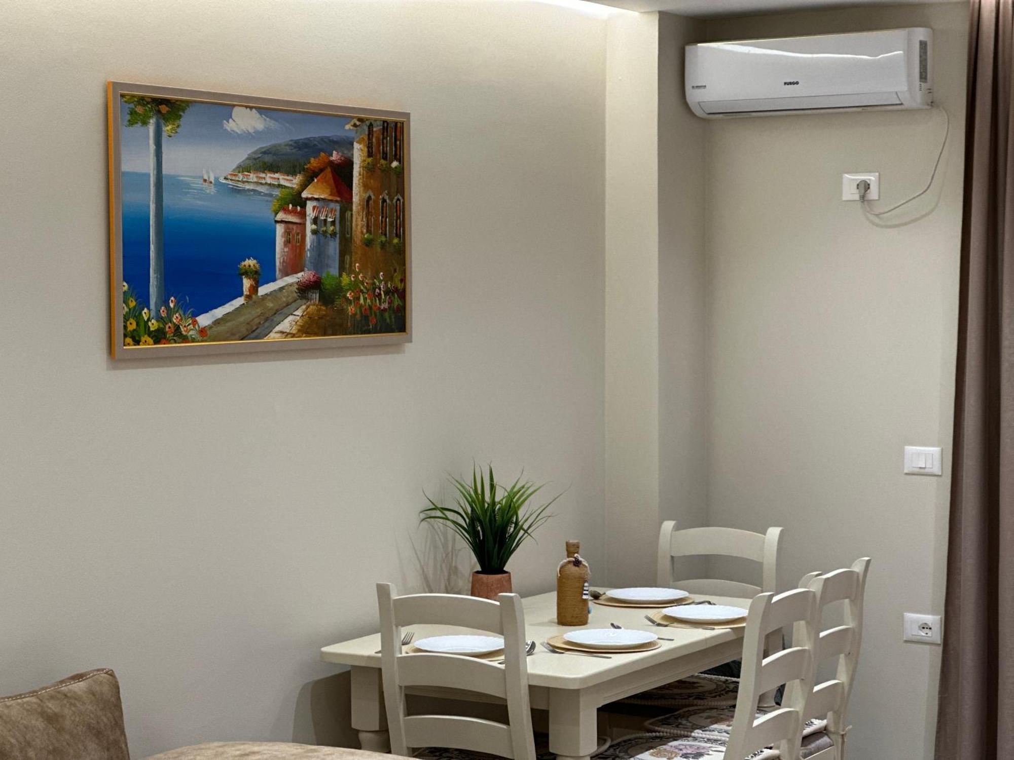 Beachfront Apartment With Balcony Vlorë Eksteriør bilde